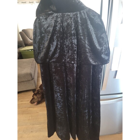 Adult XL 100% Polyester Fully Lined Vampire Cape Black/Red Halloween Costume - Picture 4 of 7